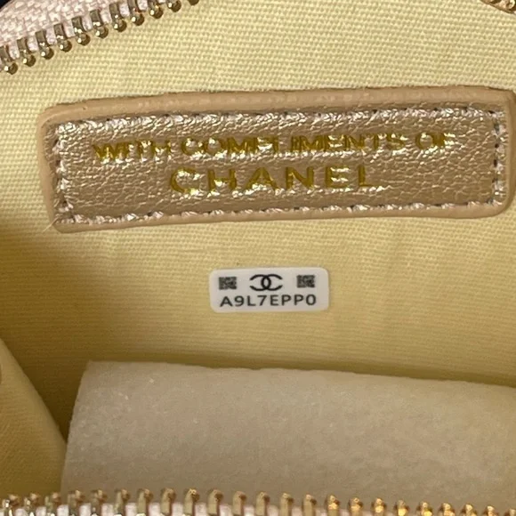 NEW CHANEL MATELASSE COCO MARK YEAR CHAMPAGNE GOLD LAMBSKIN COIN/AIRPODS CASE - Picture 10 of 16